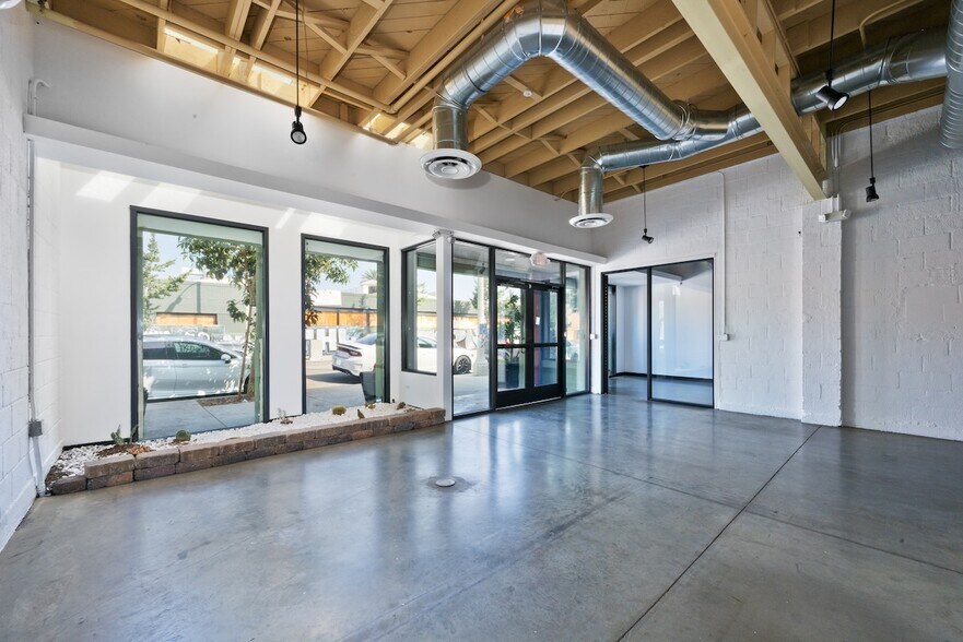 More Photos Of 4310-4312 W Jefferson Blvd, Los Angeles Loft Creative Space For Lease