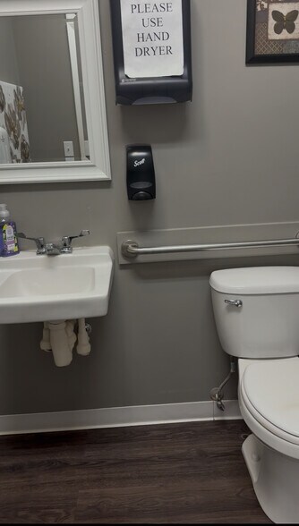 More Photos Of 10158 Niagara Falls Blvd, Niagara Falls Storefront Retail Office For Lease