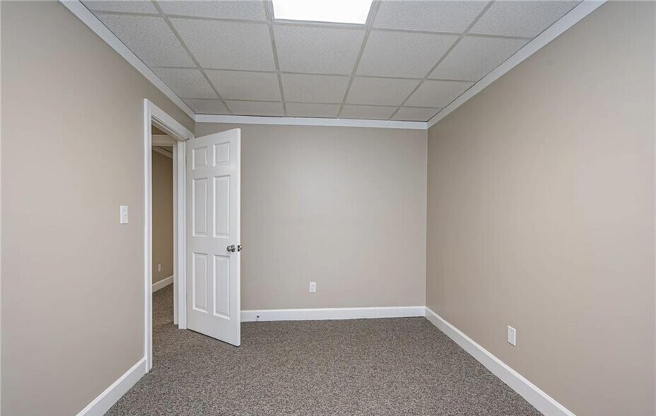 More Photos Of 1241 Mall Dr, North Chesterfield Medical For Lease