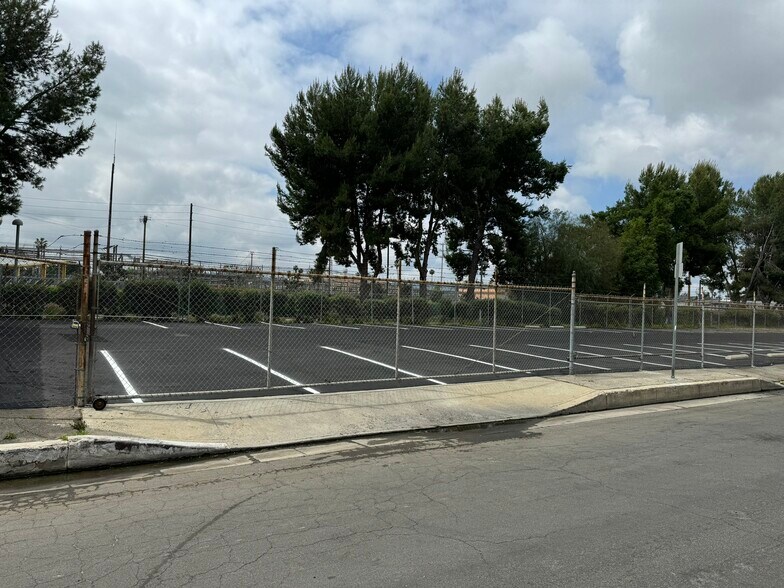 More Photos Of 14348 Bessemer St, Van Nuys Land For Lease