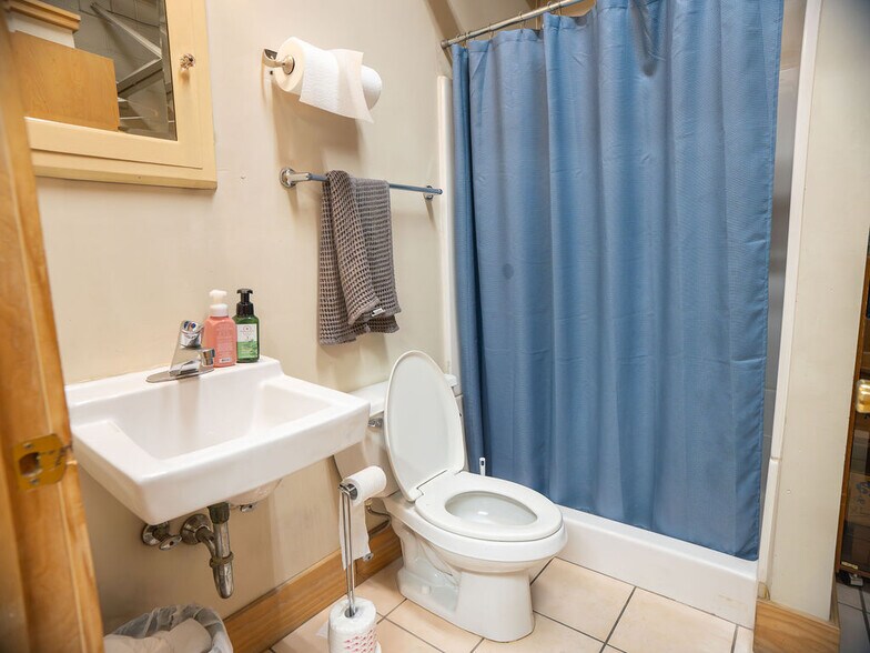 More Photos Of 2733 W Harrison St, Chicago Warehouse For Sale