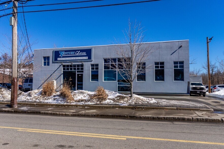 More Photos Of 231 Lexington St, Waltham Industrial For Sale