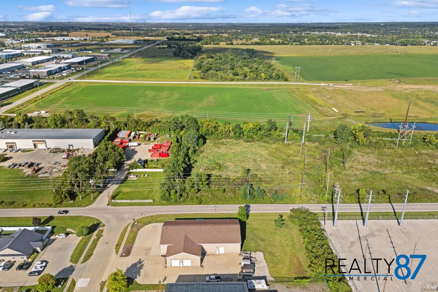 More Photos Of 2700 Stonegate Ct, Hiawatha Showroom For Sale