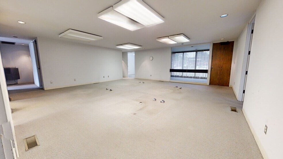 More Photos Of 901 Charleston Ave, Mattoon Medical For Lease