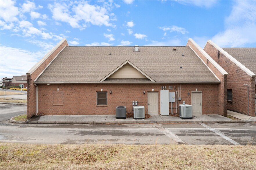 More Photos Of 114 Parliament Dr, Maryville Medical For Sale