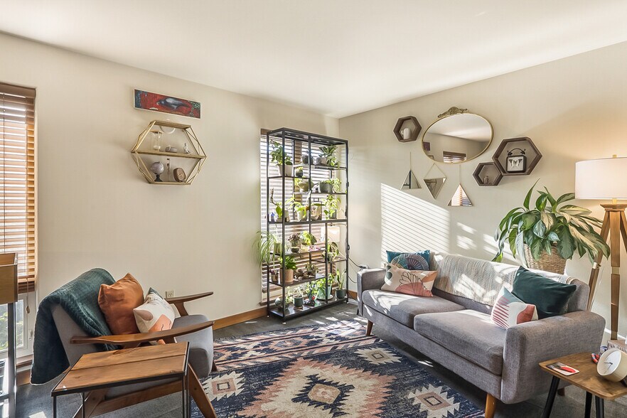 More Photos Of 336 NE Norton Ave, Bend Office For Sale