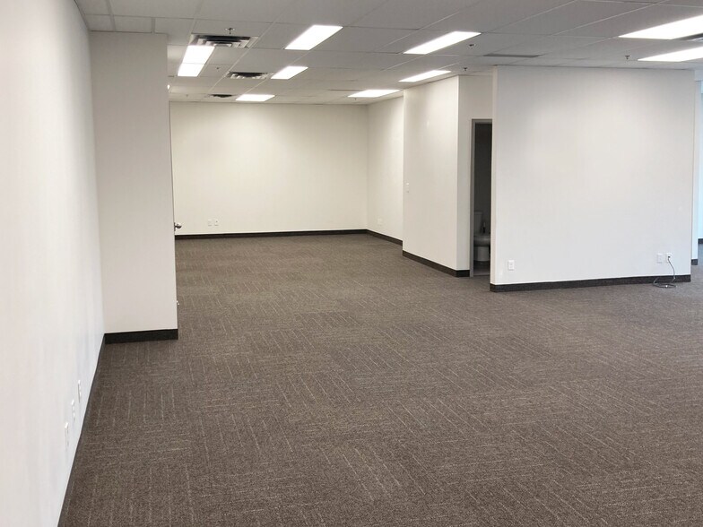 More Photos Of 11500 35th St SE, Calgary Flex For Lease
