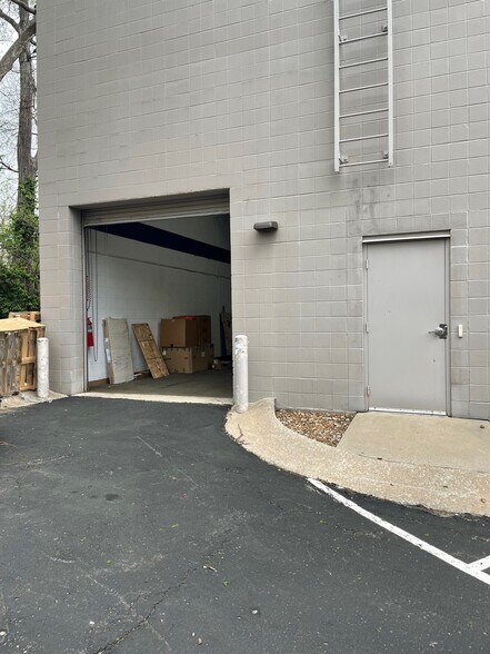 More Photos Of 9400 Reeds Rd, Overland Park Flex For Lease