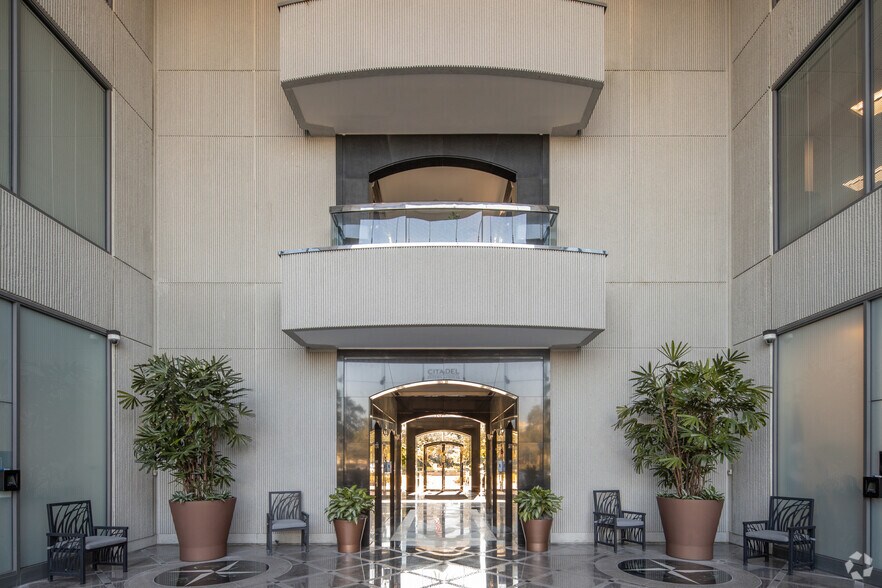 More Photos Of 5950 Hazeltine National Dr, Orlando Office For Lease