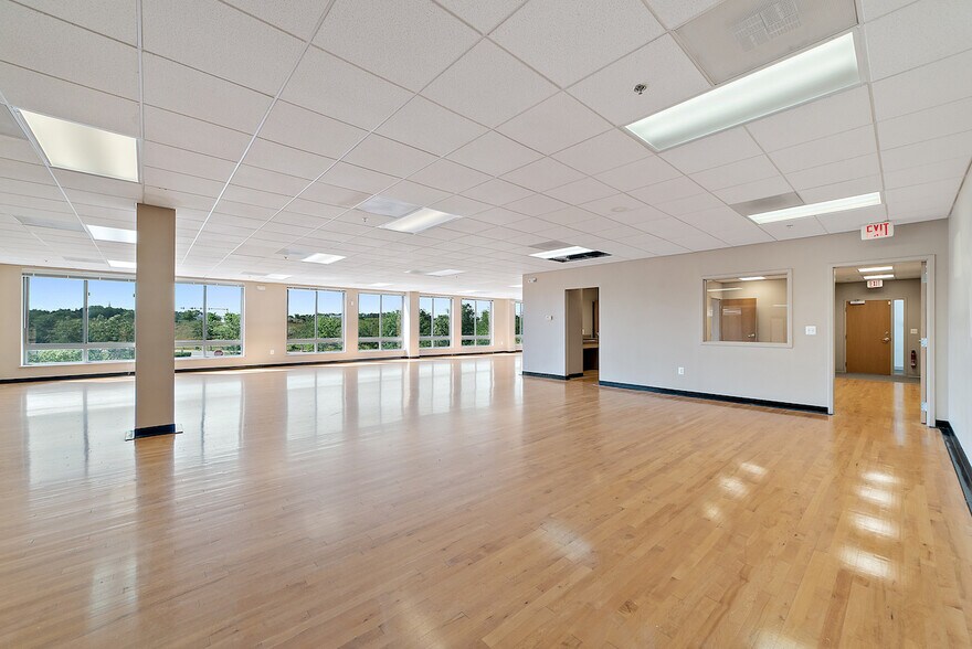 More Photos Of 44320 Premier Plaza, Ashburn Office For Sale