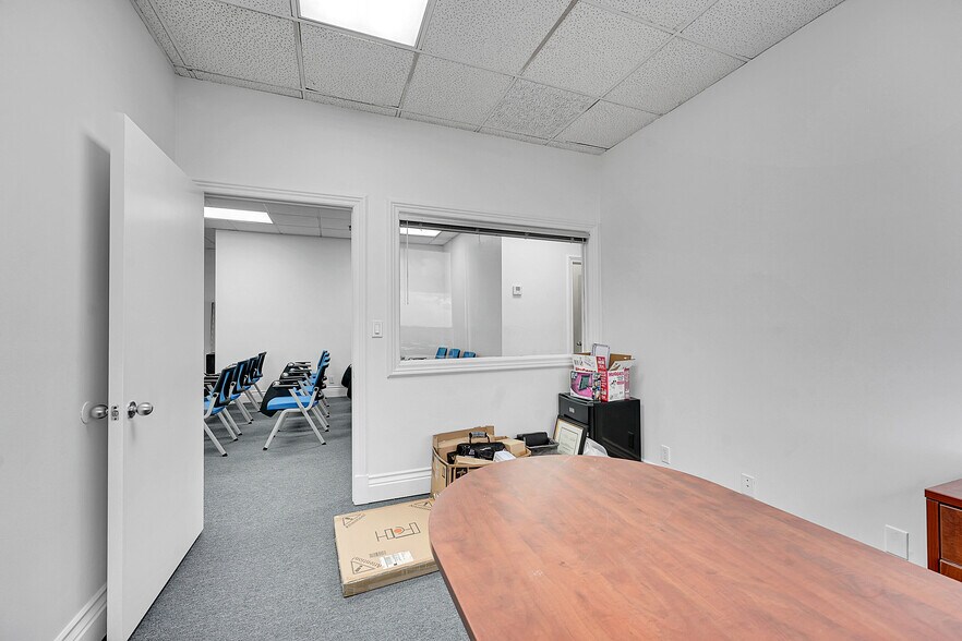 More Photos Of 2328 10th Ave N, Lake Worth Office For Lease