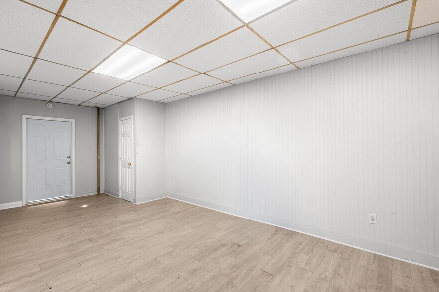 More Photos Of 74 Holmes Ave, Waterbury Storefront Retail Residential For Sale