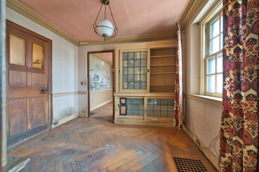 More Photos Of 1989 W Grand Blvd, Detroit Office Residential For Sale