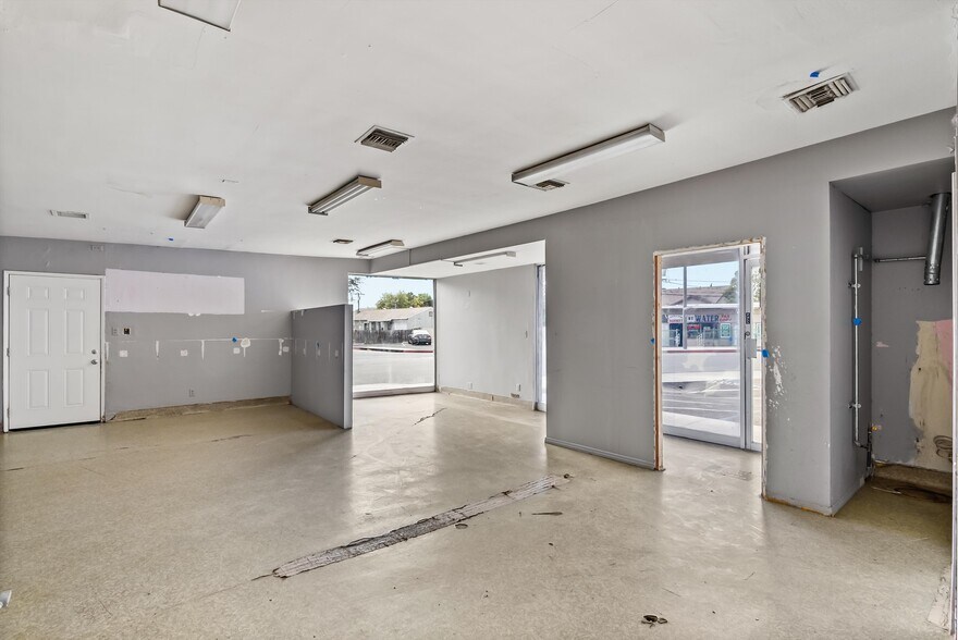 More Photos Of 2329-2335 W Sequoia Ave, Anaheim General Retail For Sale