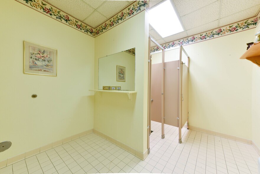 More Photos Of 3901 Raeford Rd, Fayetteville Religious Facility For Lease