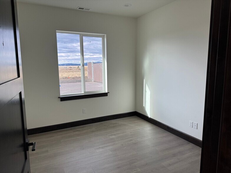 More Photos Of 3092 W Bellanca Ct, Hayden Industrial For Lease