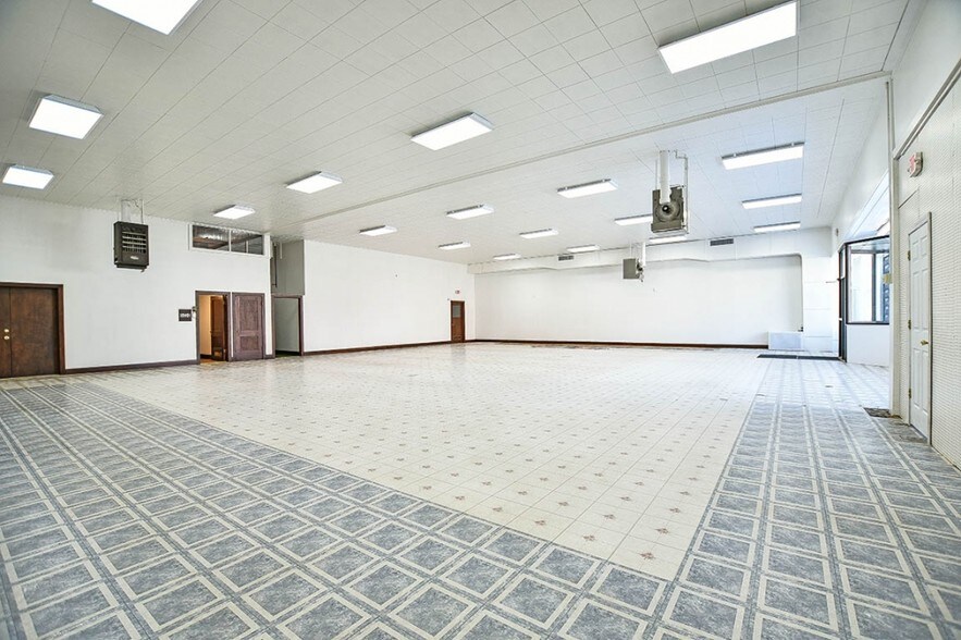 More Photos Of 1100 E South Grand Ave, Springfield Office For Sale