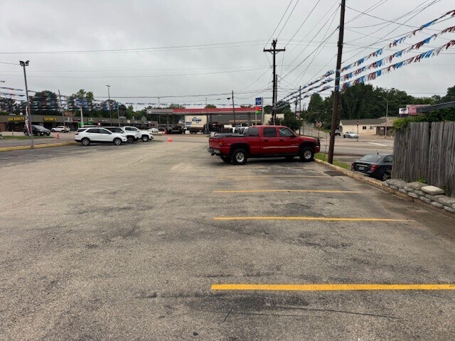 More Photos Of 412 E Spring St, Palestine Auto Dealership For Sale