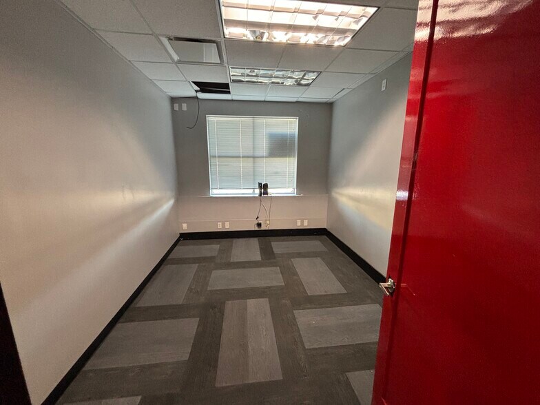 More Photos Of 2626 Cypress Ridge Blvd, Wesley Chapel Loft Creative Space For Lease