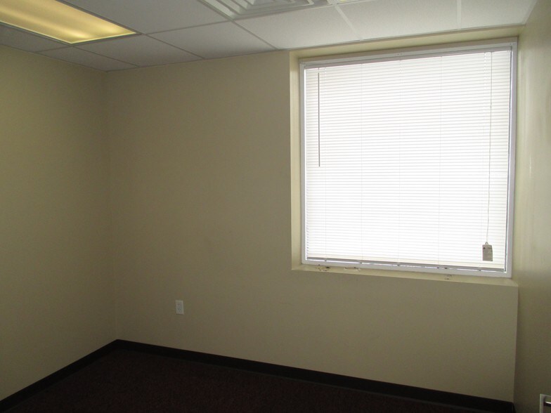 More Photos Of 9 Great Falls Ave, Rochester Manufacturing For Lease