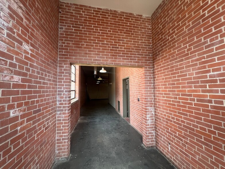 More Photos Of 624 W Sheridan Ave, Oklahoma City Office For Lease