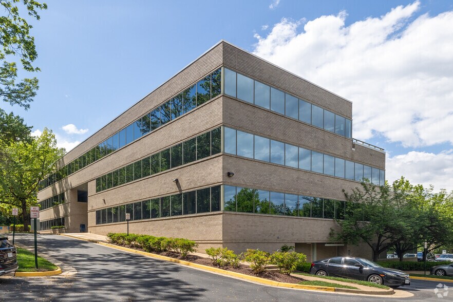 More Photos Of 7601 Lewinsville Rd, McLean Medical For Sale