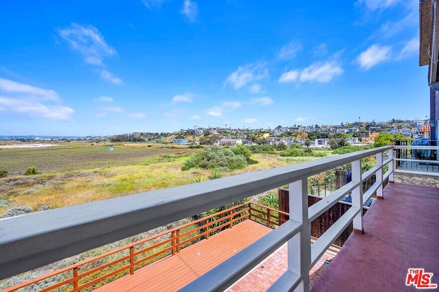 More Photos Of 6515 Vista del Mar, Playa Del Rey Apartments For Sale