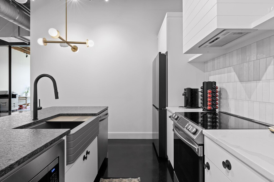 More Photos Of 1412 E Main St, Chattanooga Office For Lease