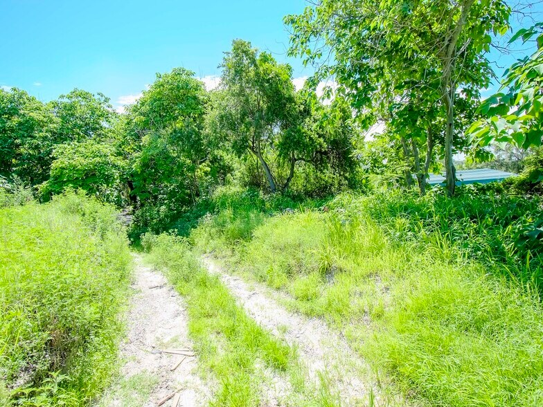 More Photos Of 1761 Beckett Way & US Highway 19, Tarpon Springs Bar For Sale