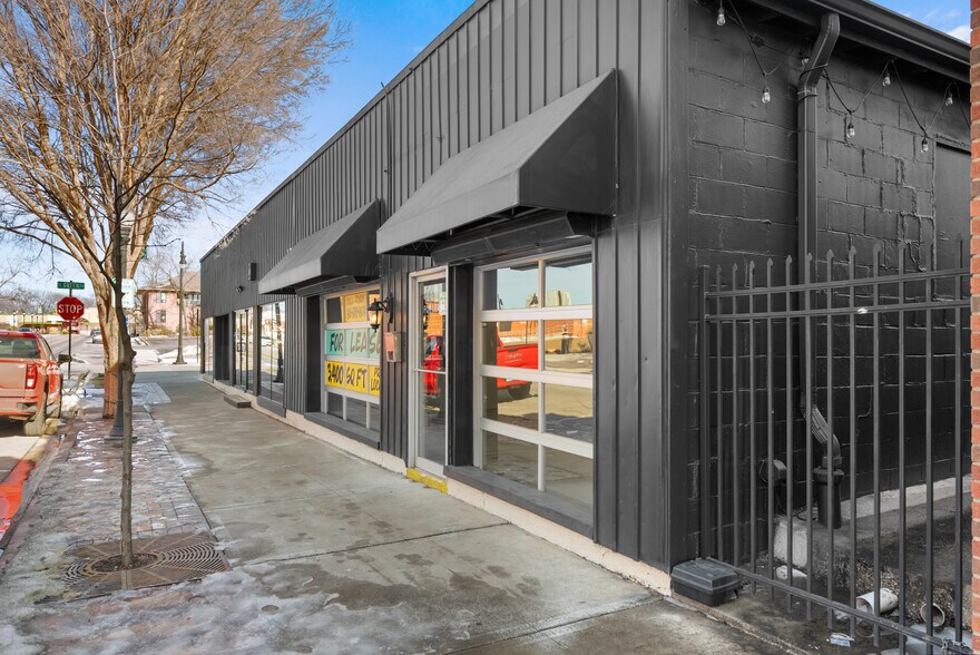 More Photos Of 127 SE 3rd St, Lees Summit Freestanding For Lease