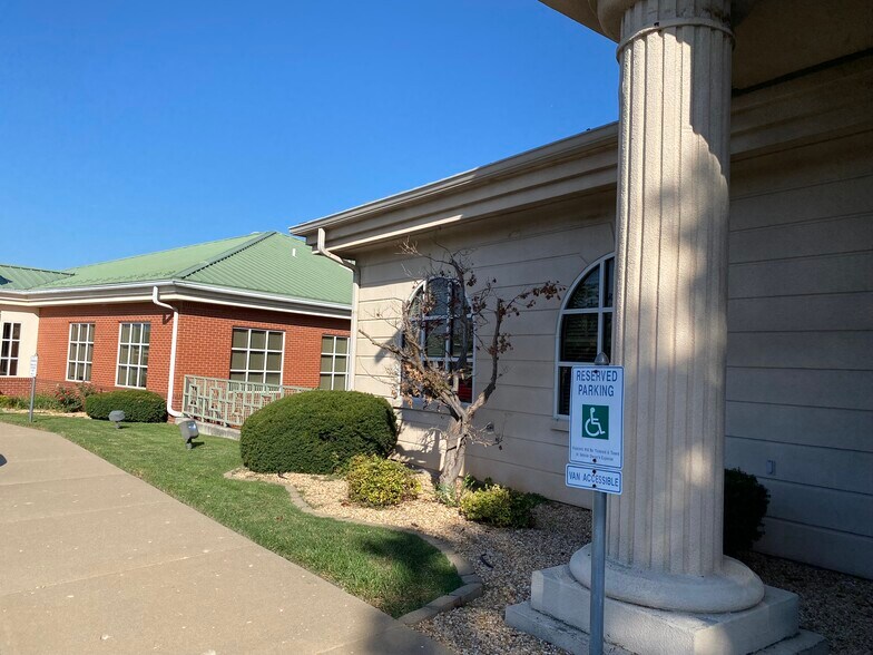 More Photos Of 909 E Republic Rd, Springfield Office For Lease