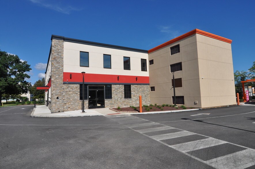 More Photos Of 520 Pennsylvania Ave, Fort Washington Office For Lease