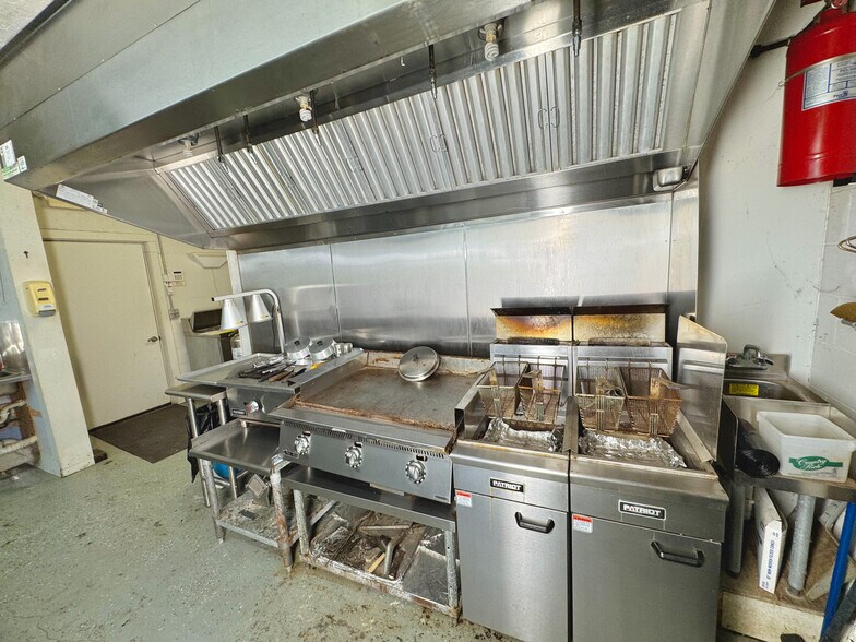 More Photos Of 19510 Leatherwood Rd, Salesville Freestanding For Sale