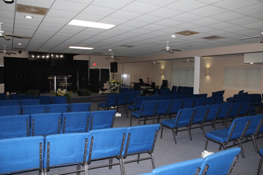 More Photos Of 2725 Wilson Rd, Humble General Retail For Lease