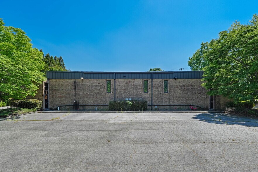 More Photos Of 3311 Burlington Rd, Greensboro Office For Sale