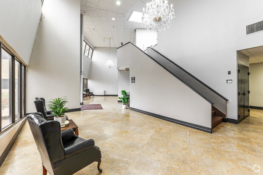 More Photos Of 300 N Meridian Ave, Oklahoma City Medical For Sale