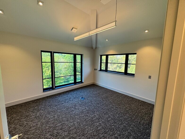 More Photos Of 240 Paramus Rd, Ridgewood Office For Lease