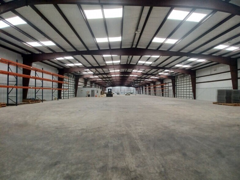 More Photos Of 236 Industrial Park Dr, Victoria Warehouse For Lease
