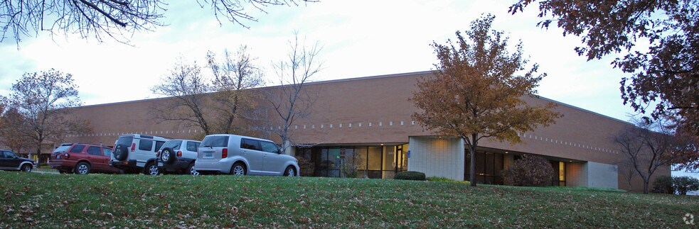 More Photos Of 8400-8416 NW 107th Ter, Kansas City Flex For Lease