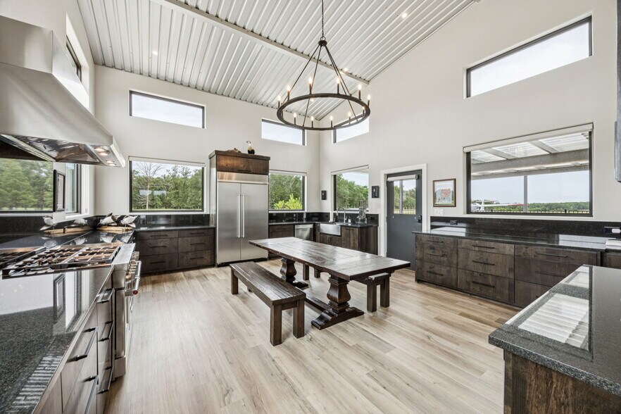 More Photos Of 863 Vz County 1508 rd, Van Airplane Hangar For Sale