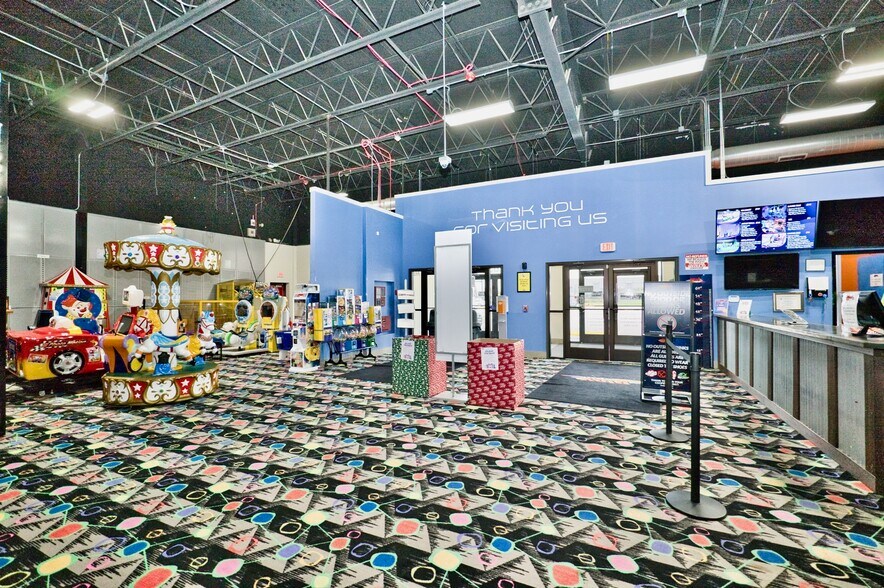 More Photos Of 7777-7847 N Caldwell Ave, Niles Manufacturing For Sale