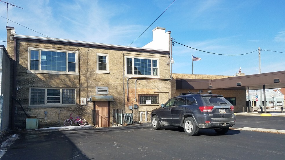 More Photos Of 1817 Washington St, Two Rivers Office Residential For Sale