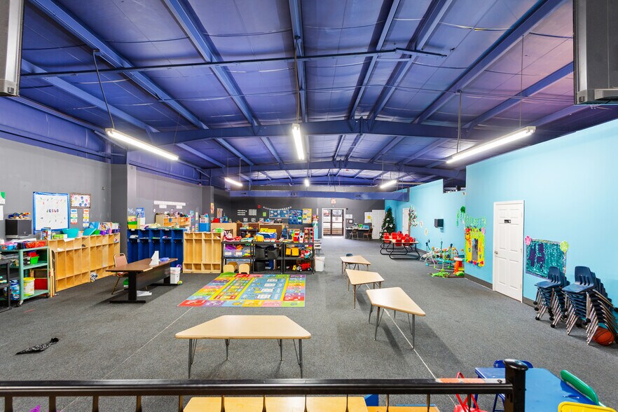 More Photos Of 702 Wilmer Ave, Anniston Office For Sale