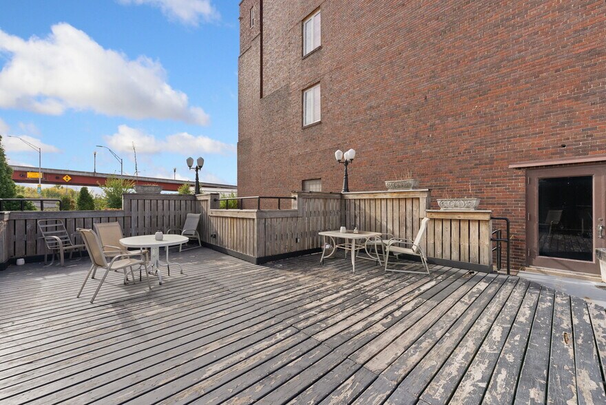 More Photos Of 36 W 4th St, Dubuque Hotel For Sale