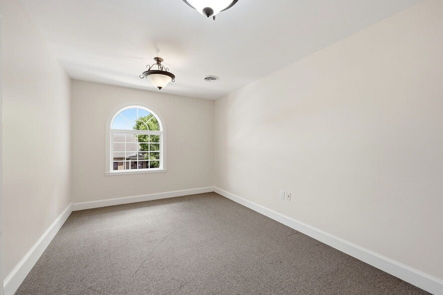 More Photos Of 845 Johns Hopkins Dr, Greenville Medical For Lease