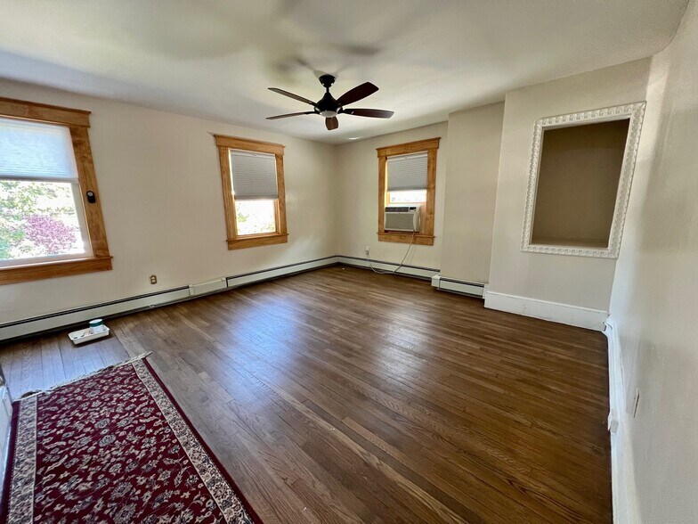 More Photos Of 91 Green St, Huntington Office Residential For Sale