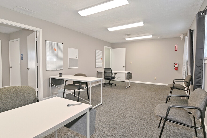 More Photos Of 1030 E Morgan St, Martinsville Office For Sale