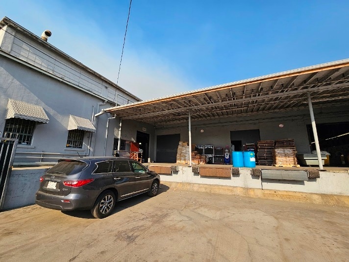 More Photos Of 2853 E Pico Blvd, Los Angeles Warehouse For Lease