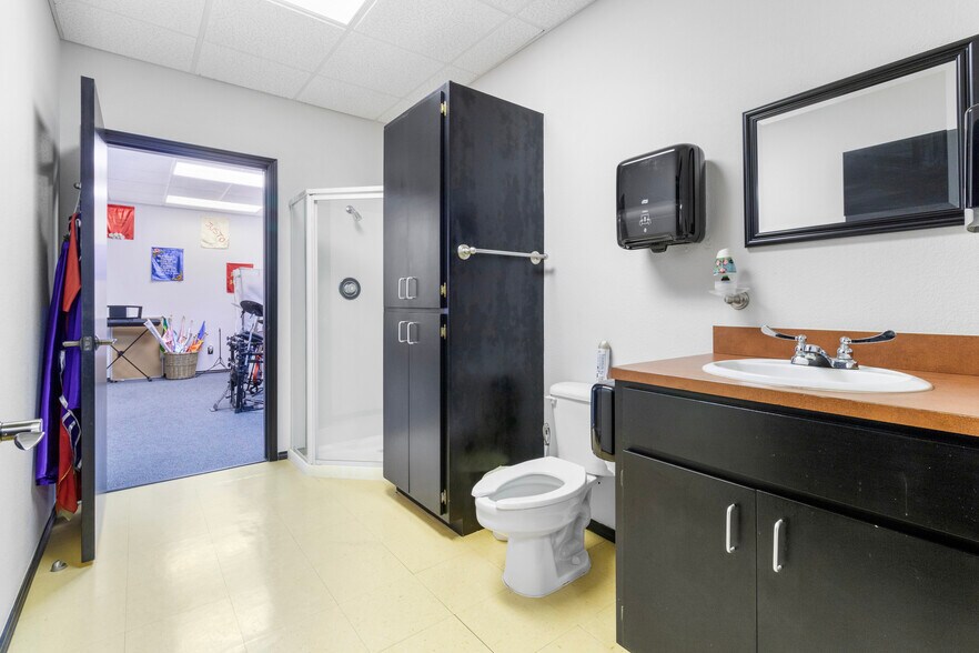 More Photos Of 2032 Orchid Ave, McAllen Office Residential For Sale