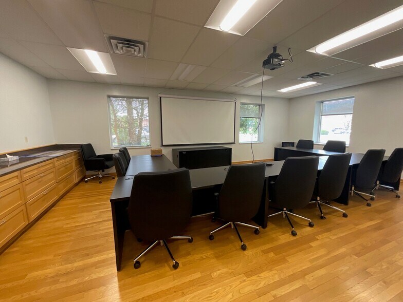 More Photos Of 9155 Harrison Park Ct, Indianapolis Office For Sale